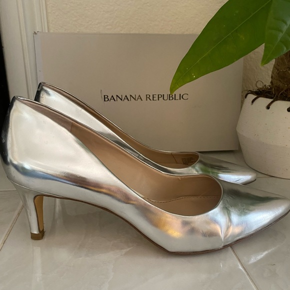 Banana Republic leather super silver heels - Picture 2 of 7